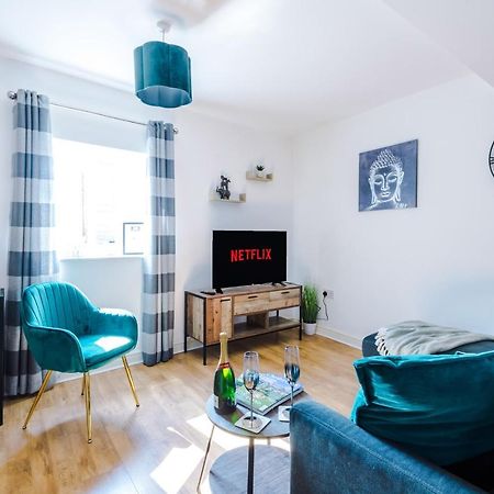 Stylish Chester City Centre Apartment By 53 Degrees Property, Ideal For Couples & Business Professionals - Sleeps 4 Exterior photo