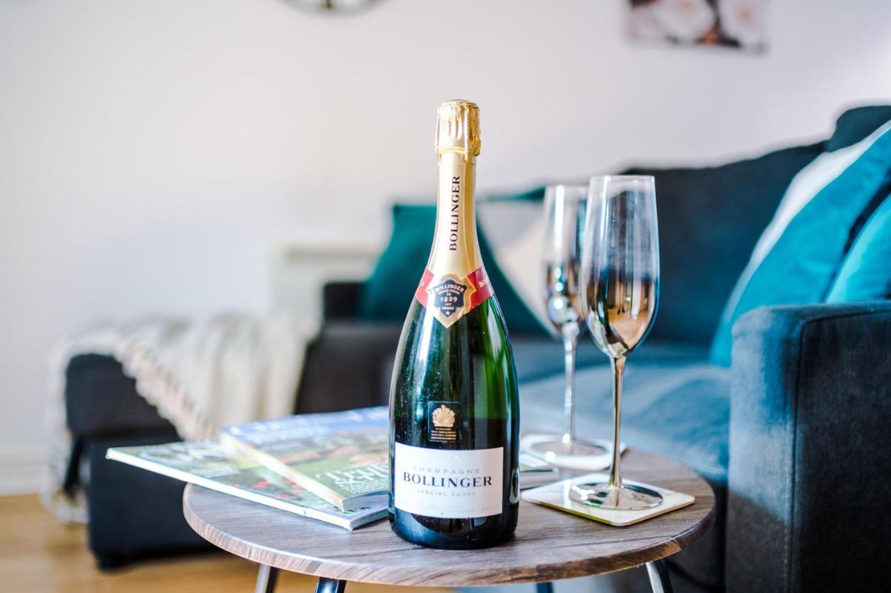 Stylish Chester City Centre Apartment By 53 Degrees Property, Ideal For Couples & Business Professionals - Sleeps 4 Exterior photo