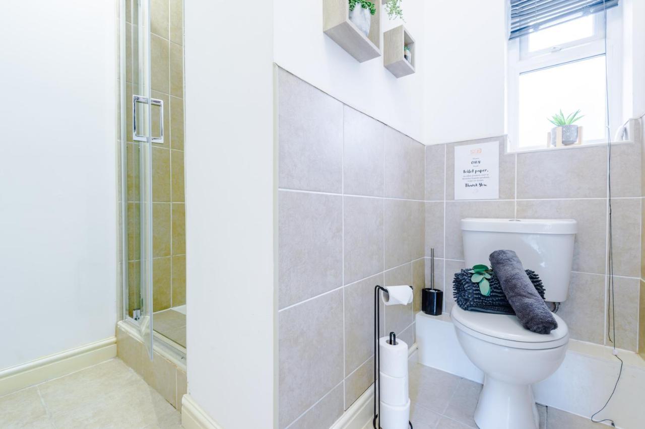 Stylish Chester City Centre Apartment By 53 Degrees Property, Ideal For Couples & Business Professionals - Sleeps 4 Exterior photo
