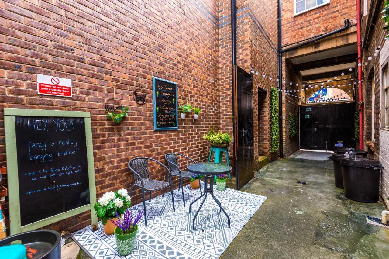 Stylish Chester City Centre Apartment By 53 Degrees Property, Ideal For Couples & Business Professionals - Sleeps 4 Exterior photo